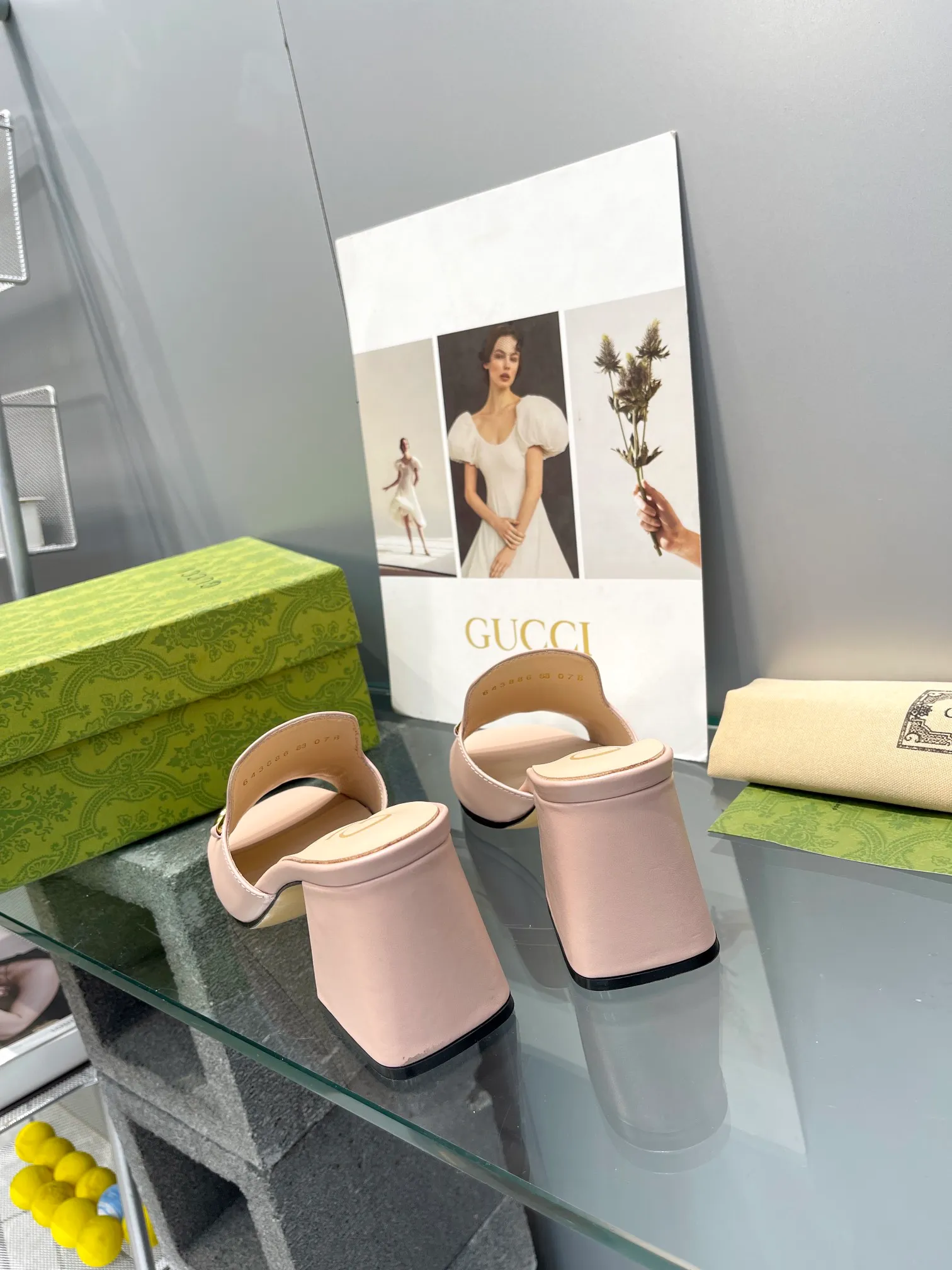 👟👟Ex-factory price 460👟👟 gucci 2024 early spring new thick heel retro shoes with horsebit, Internet celebrity hot sandals, super versatile fashion items. Original 1:1 customized. It is worth mentioning the packaging. This year’s G family’s packaging is really high-end, and the original packaging is presented.  Material: original custom imported oil-waxed ancient soft sheepskin. Lining: high-end customized sheepskin. Italian genuine leather outsole. Heel height: 7.5cm. Heel electroplated gold+covered leather. Size: 34-41 (34, 40, 41 customized)